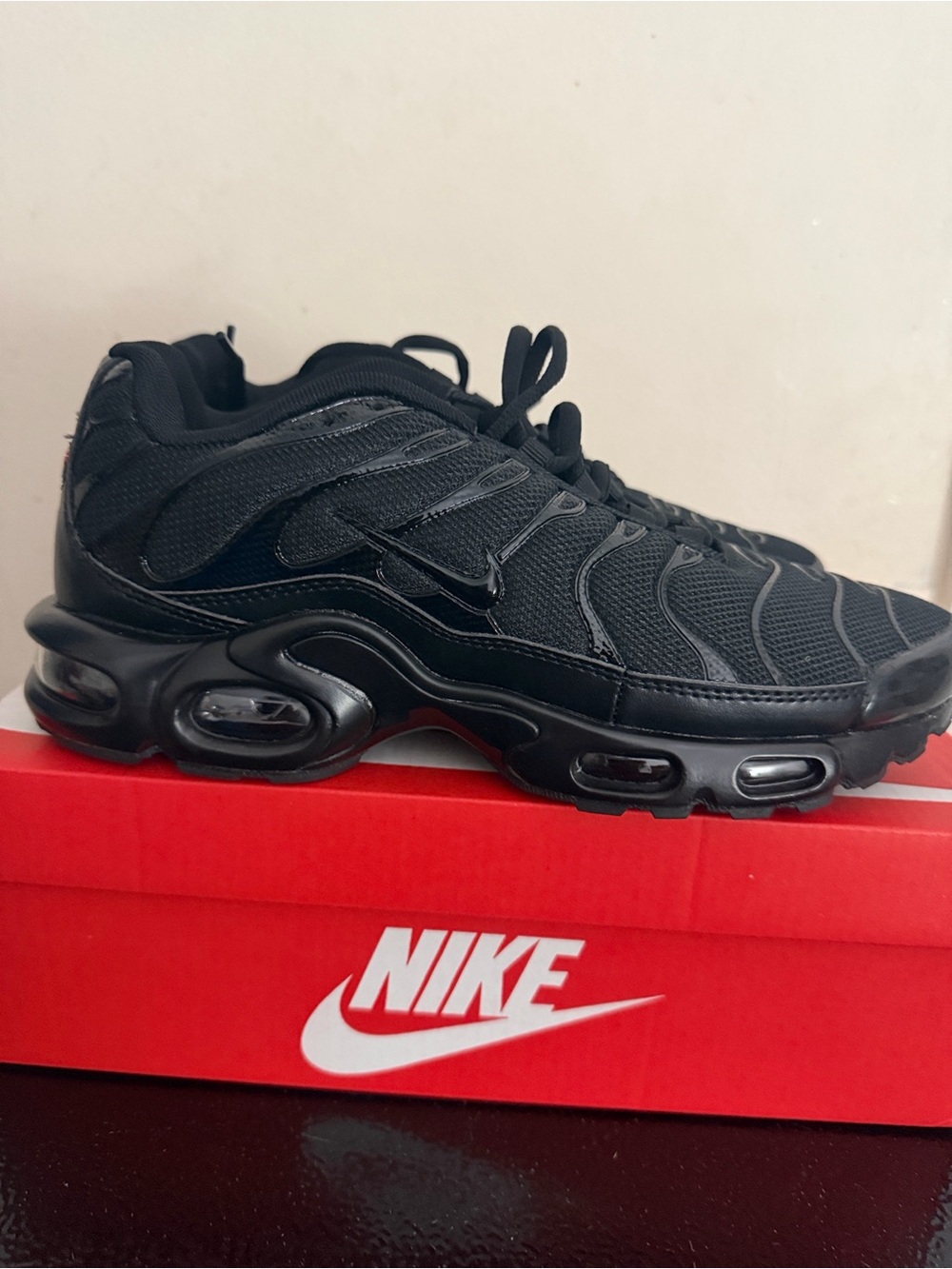 Nike Men’s Black Mesh & Air Cushion Running Sneakers